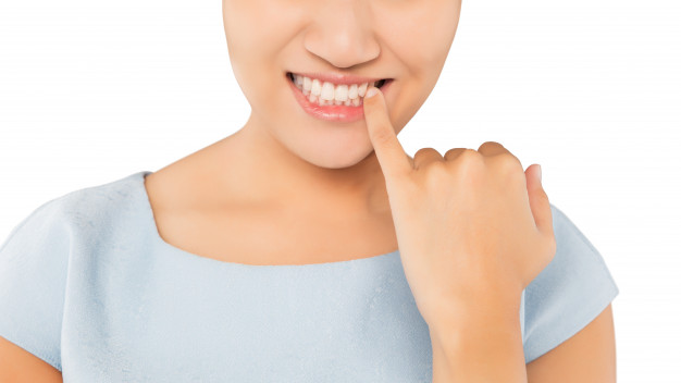 لق شدن دندان چگونه اتفاق می افتد؟